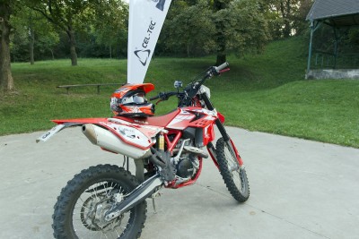 CEL-TEC BlackWolf + baterie navíc zdarma (23)